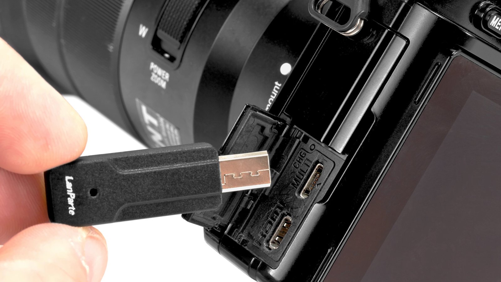 Der Micro USB Empfänger wird in die Kamera eingesteckt