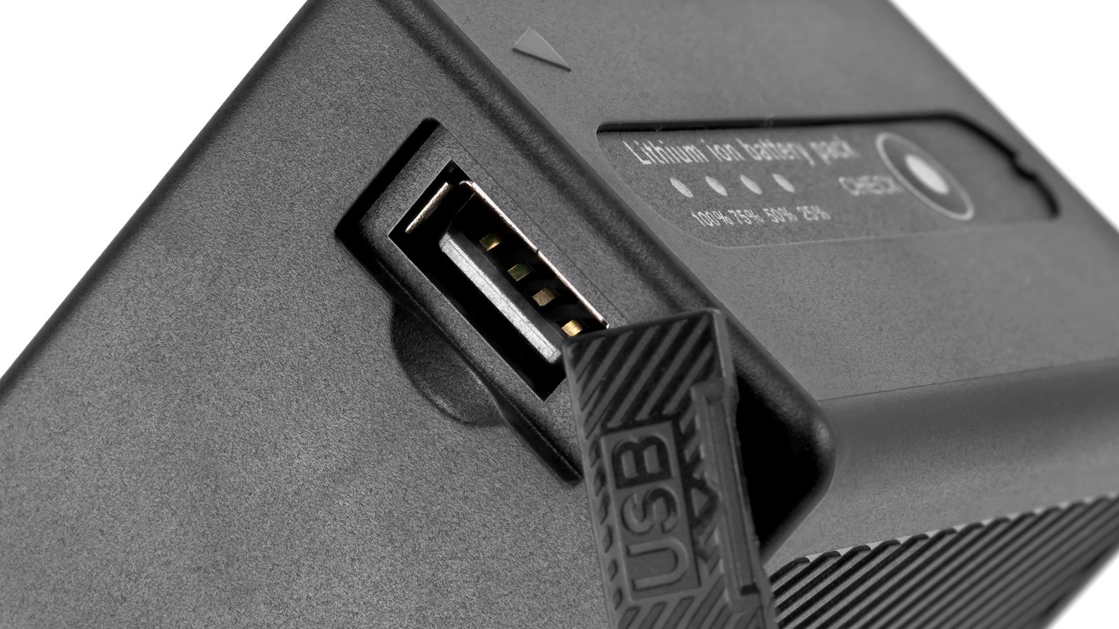 Geräte mit USB können an den ROKO BP-A65 ebenfalls angeschlossen werden
