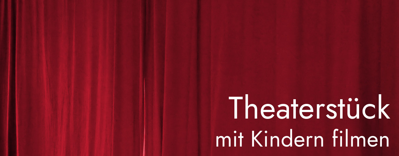 Roter Vorhang im Theater